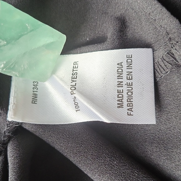 NWT Black sleeveless blouse with front tie - Picture 8 of 8